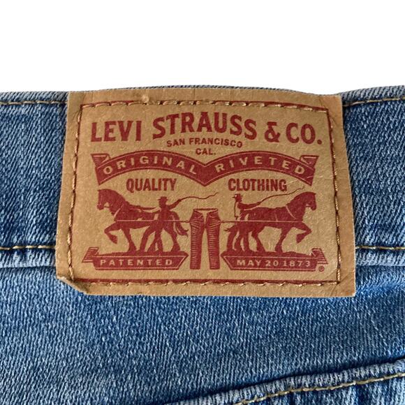 Levi's Bermuda Denim Jean Shorts Size 33 Slightly Distressed Summer Vacation - Picture 6 of 11